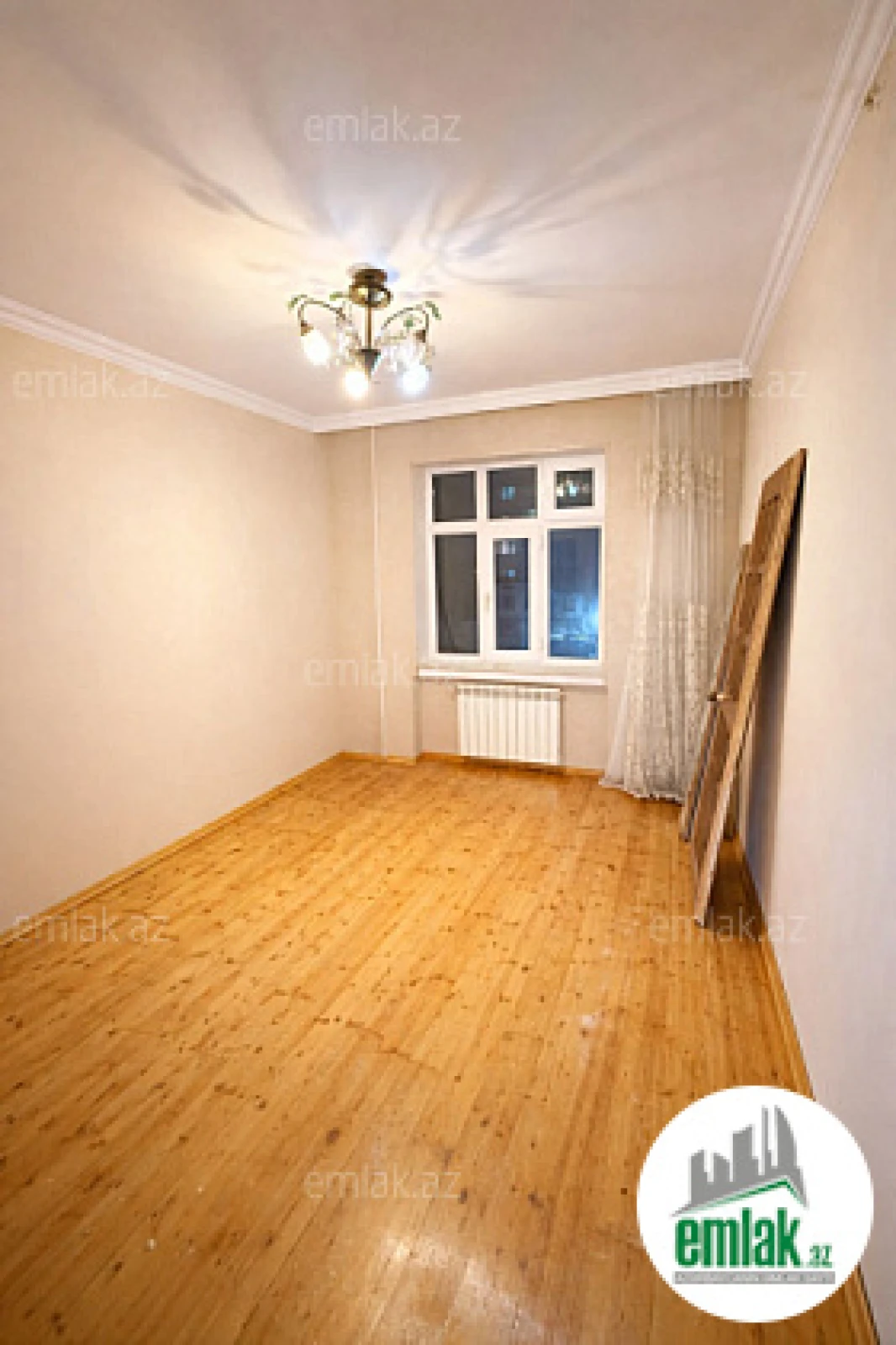 Satılır 2 otaqlı köhnə tikili 65 m²