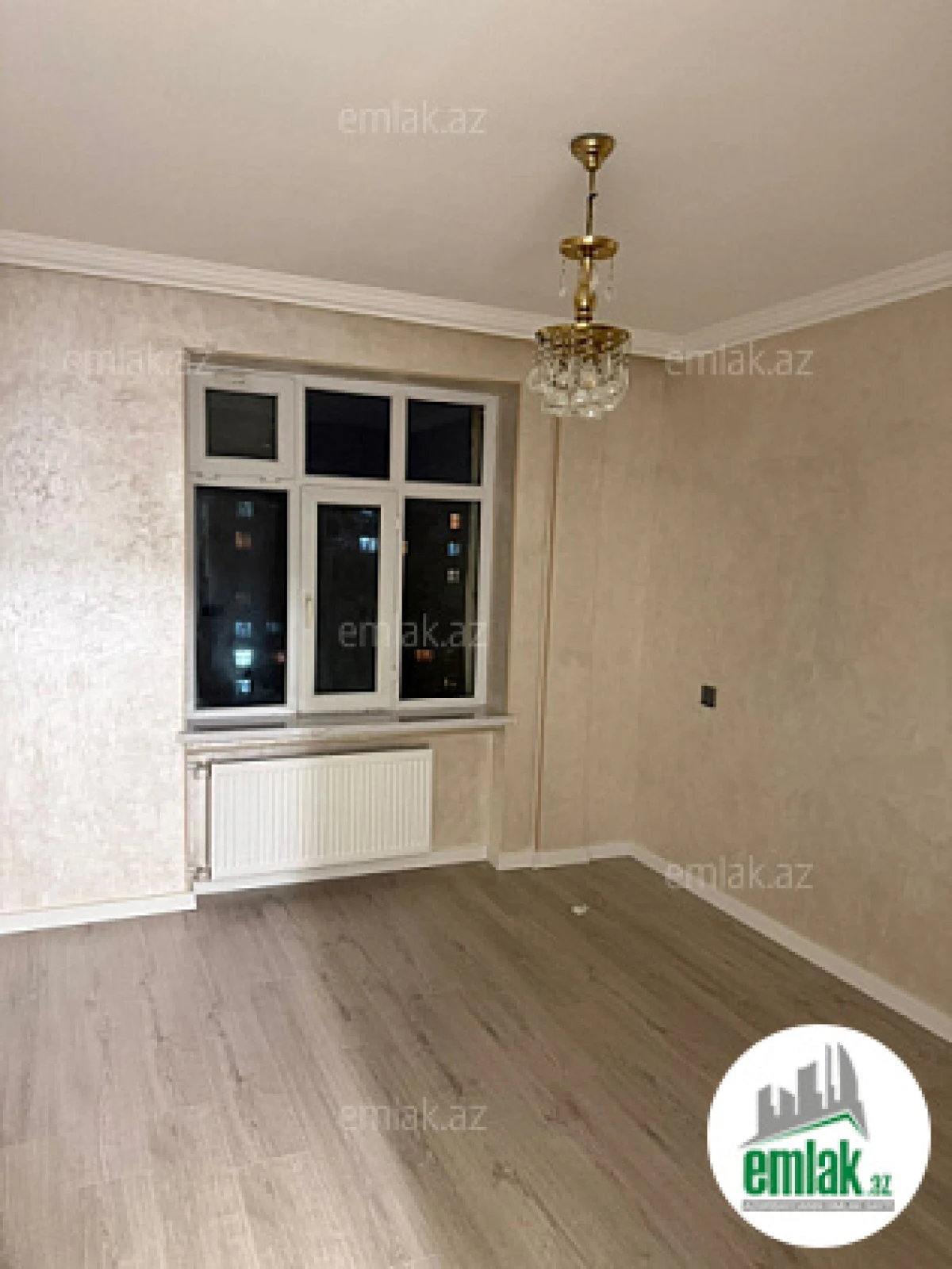 Satılır 2 otaqlı köhnə tikili 75 m²