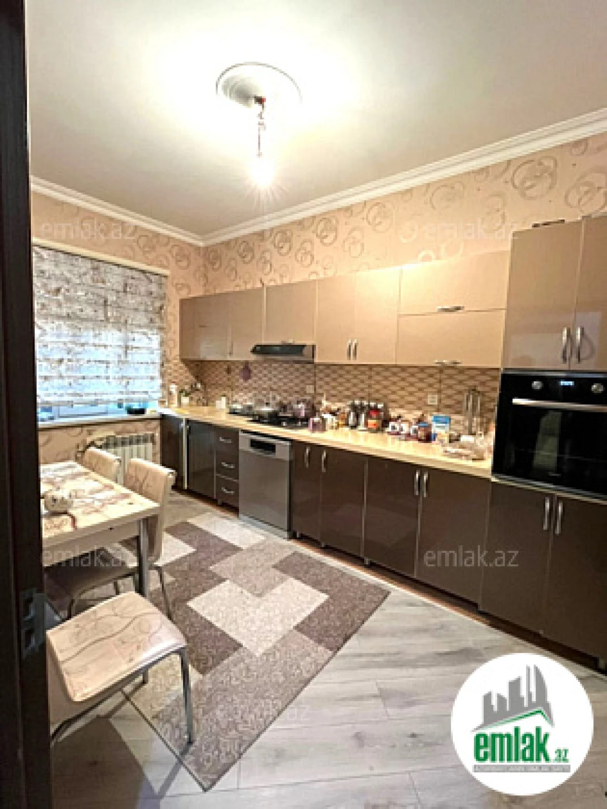 Satılır 5 otaqlı həyət evi 180 m²