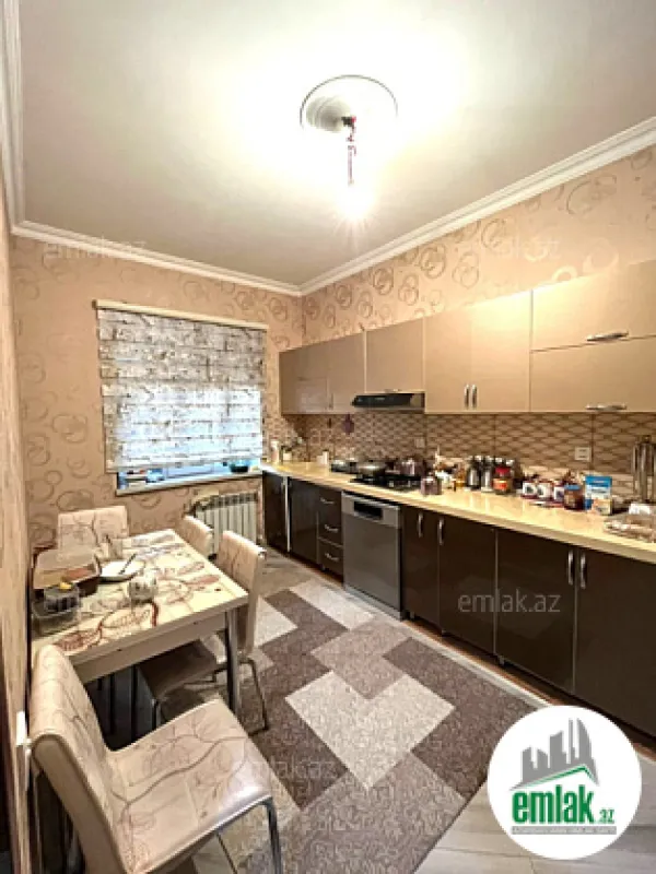 Satılır 5 otaqlı həyət evi 180 m²