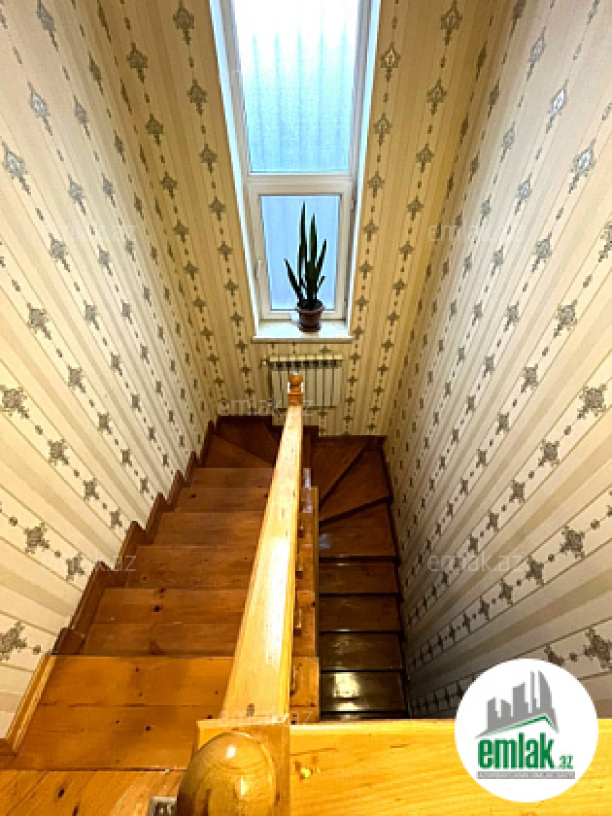 Satılır 5 otaqlı həyət evi 180 m²