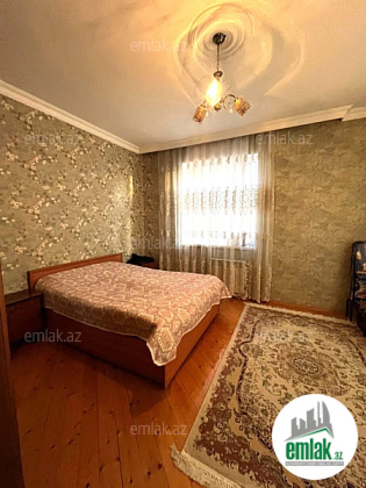 Satılır 5 otaqlı həyət evi 180 m²