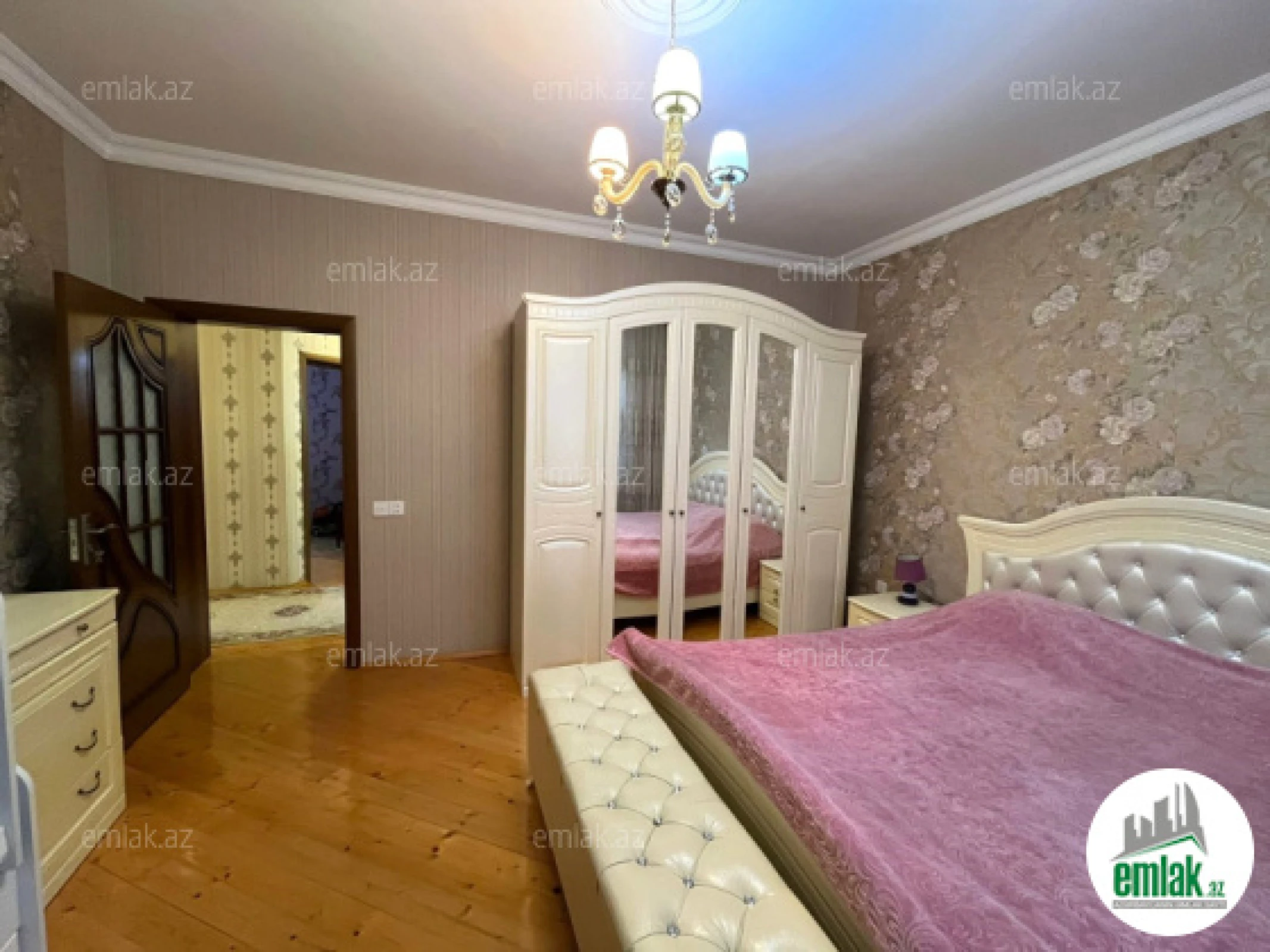 Satılır 5 otaqlı həyət evi 180 m²