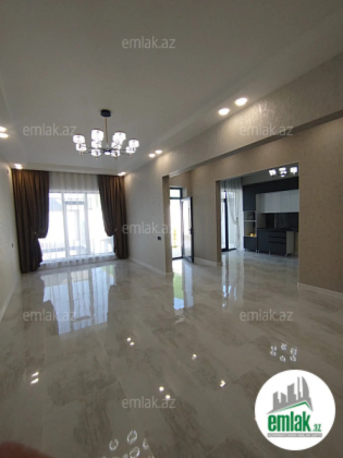 Satılır 4 otaqlı mənzil 120 m²