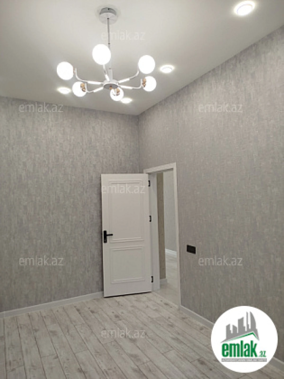Satılır 4 otaqlı mənzil 120 m²