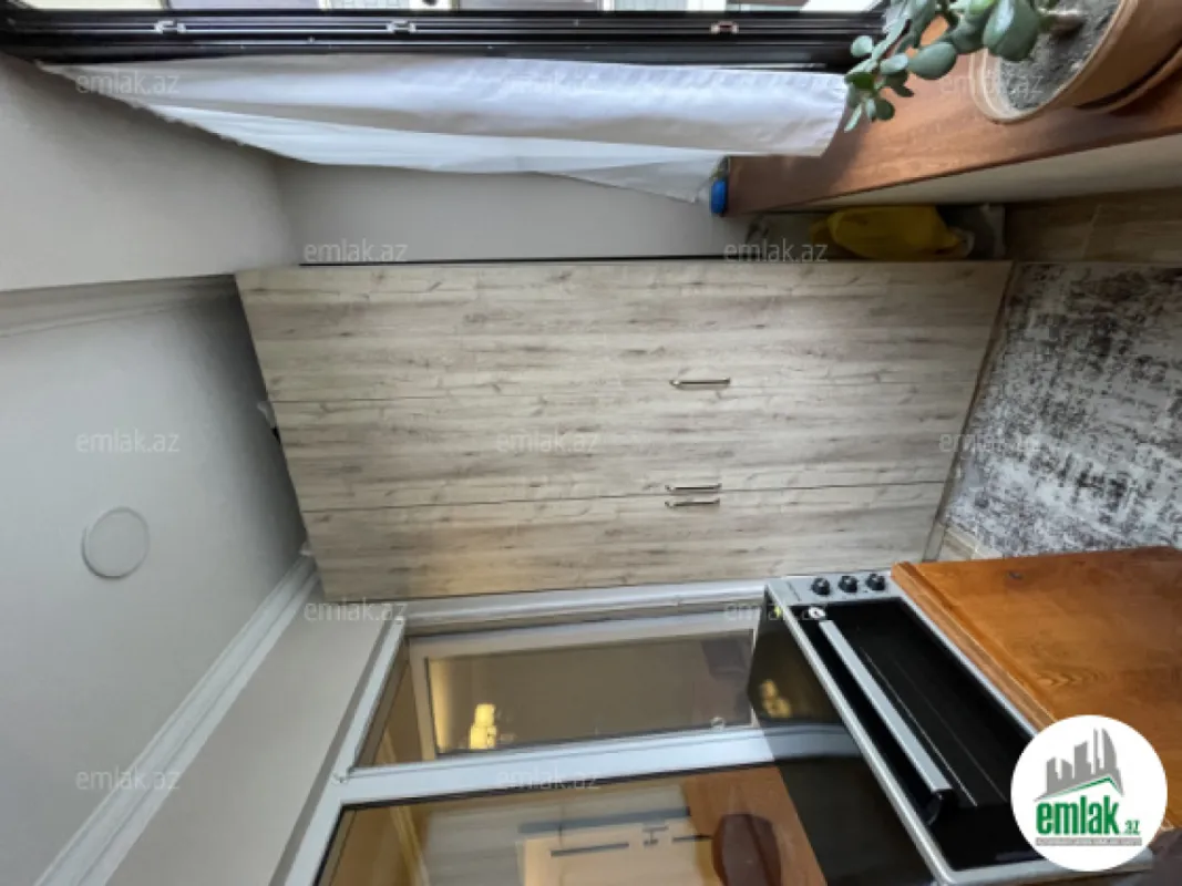 Satılır 1 otaqlı köhnə tikili 35 m²