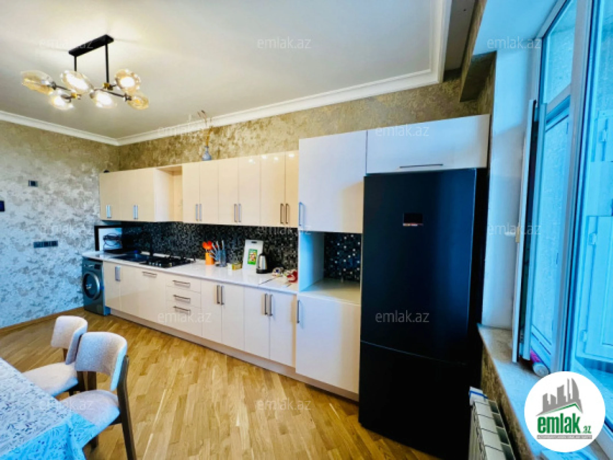 Satılır 3 otaqlı yeni tikili 145 m²