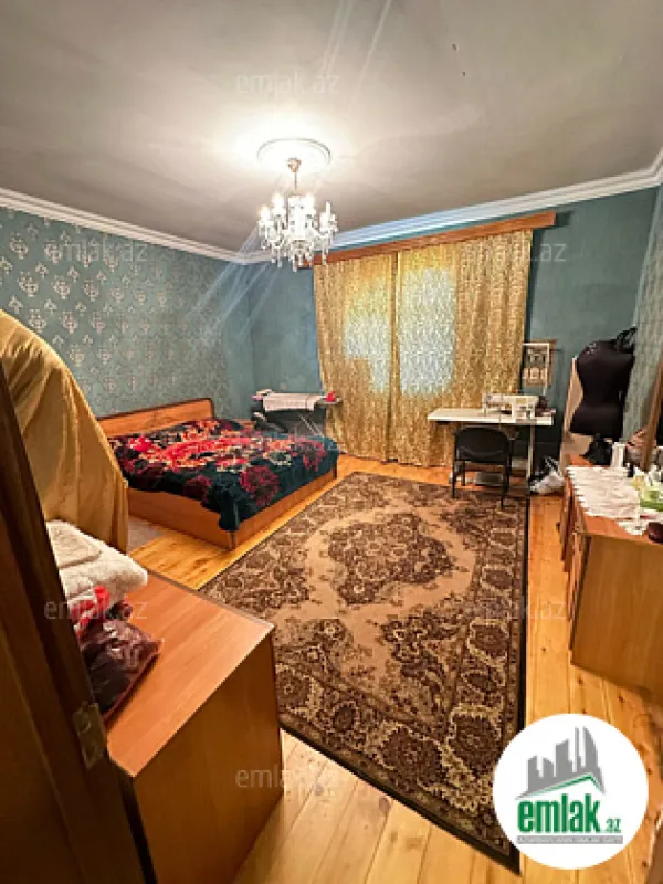 Satılır 5 otaqlı həyət evi 140 m²