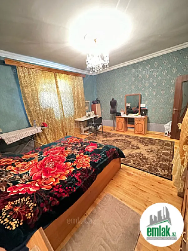 Satılır 5 otaqlı həyət evi 140 m²