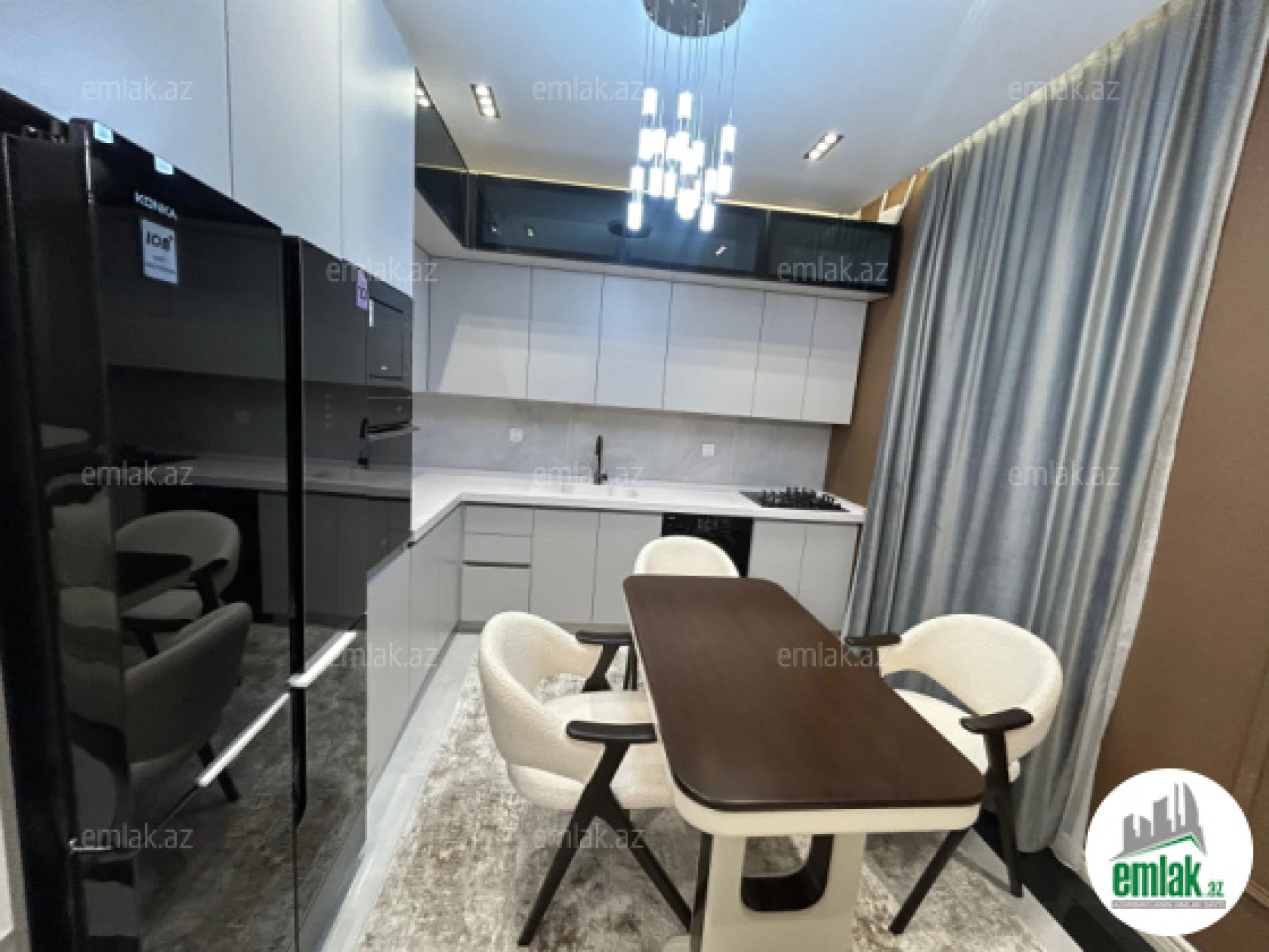 Satılır 4 otaqlı mənzil 150 m²