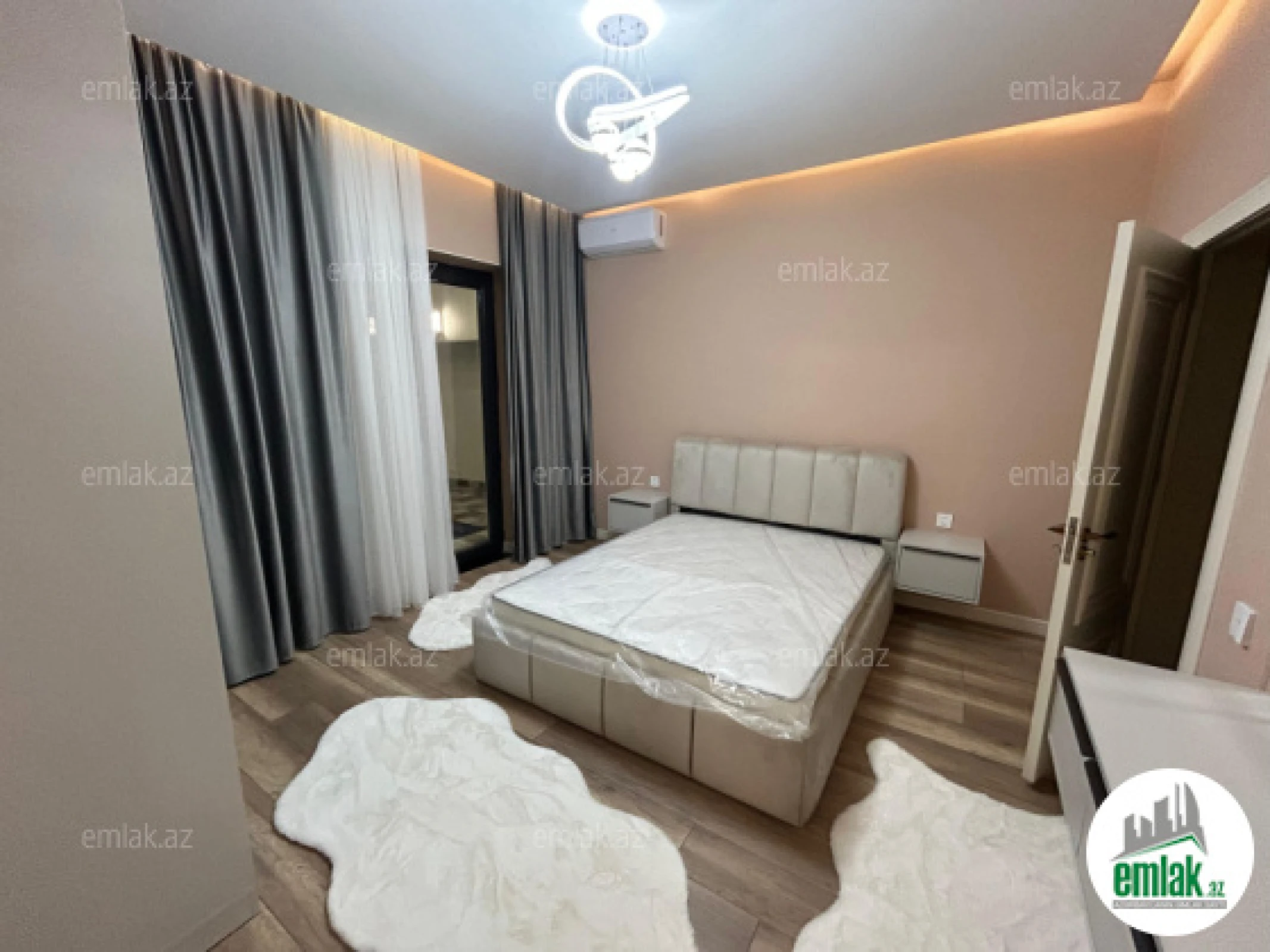 Satılır 4 otaqlı mənzil 150 m²
