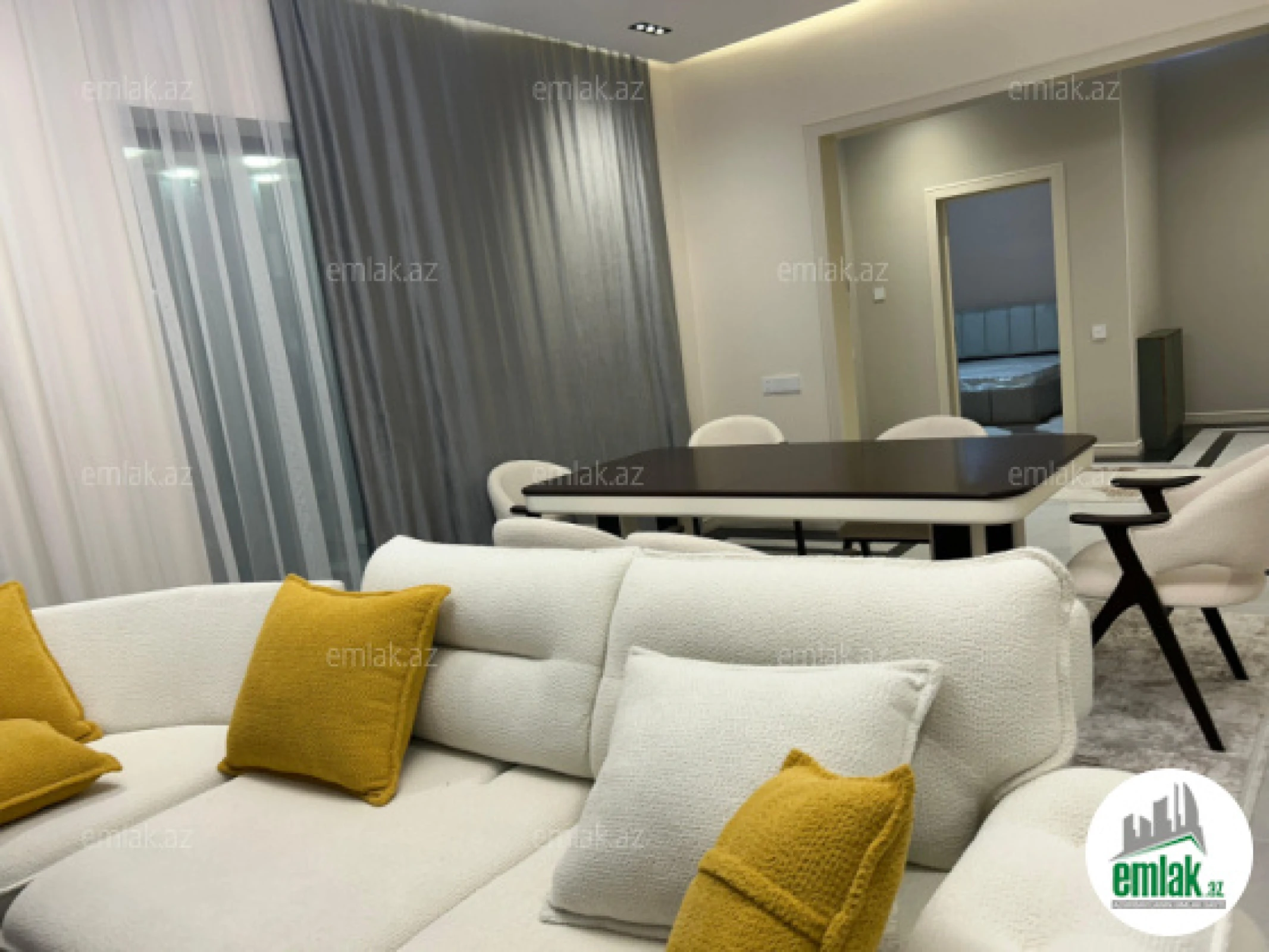 Satılır 4 otaqlı mənzil 150 m²