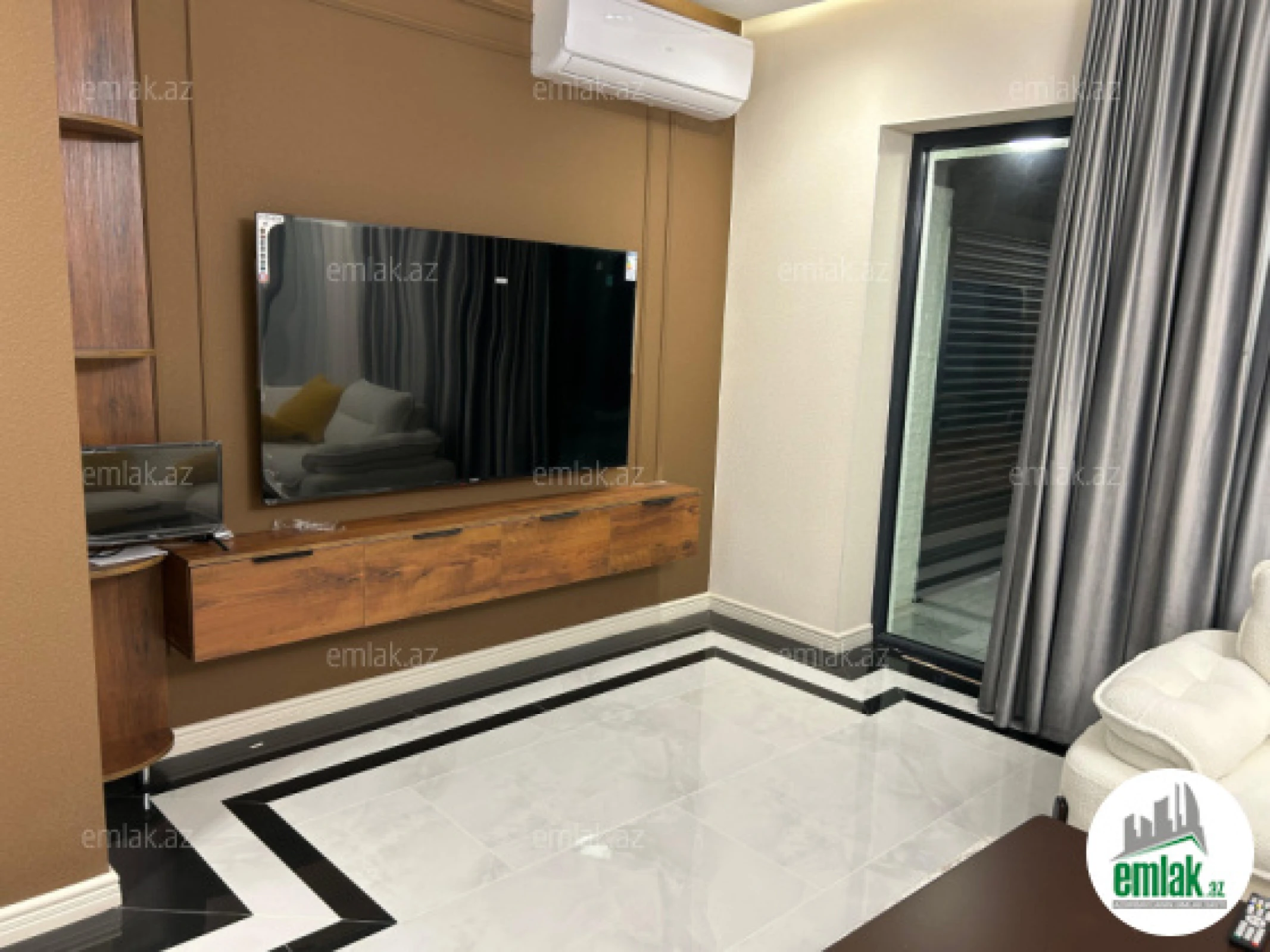 Satılır 4 otaqlı mənzil 150 m²