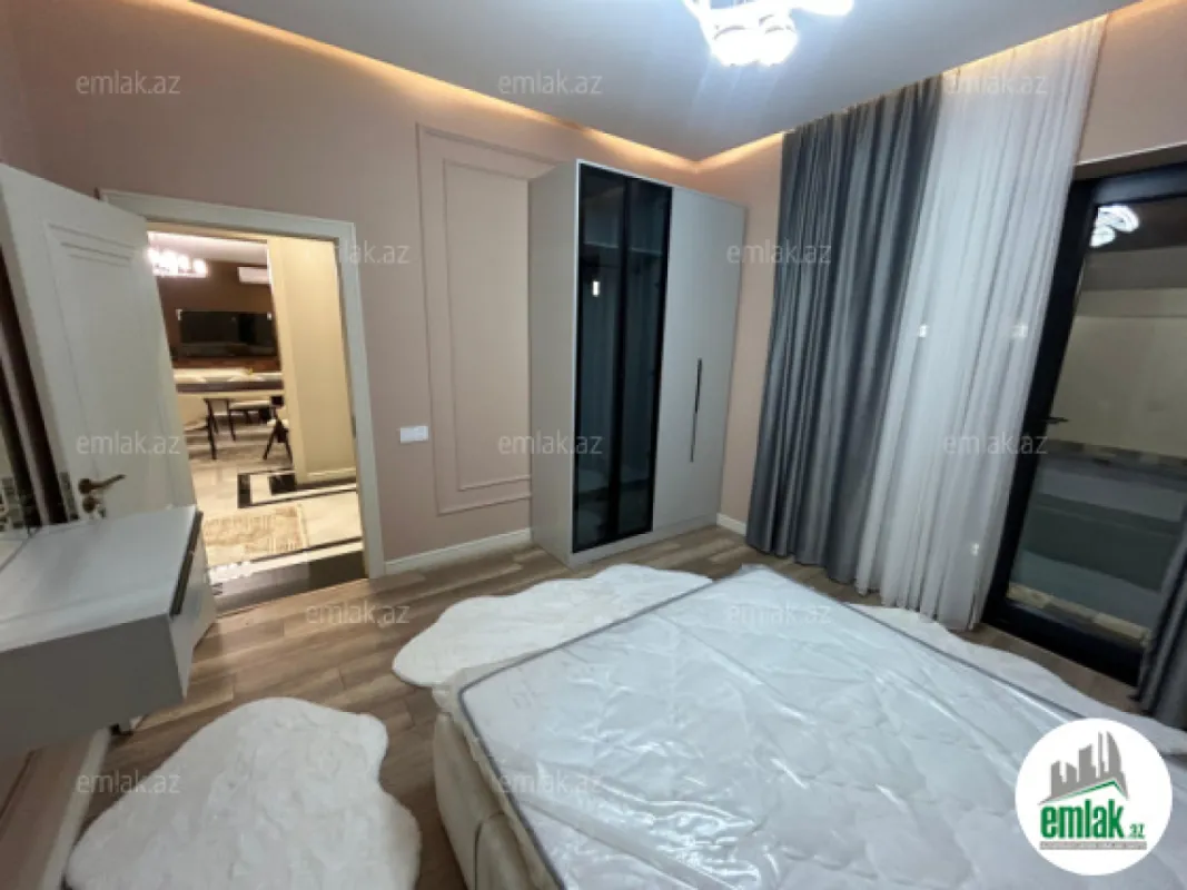 Satılır 4 otaqlı mənzil 150 m²