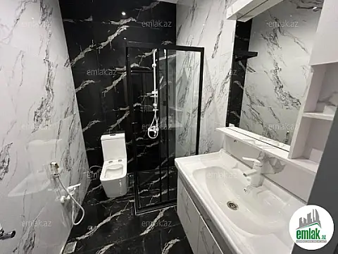 Satılır 5 otaqlı həyət evi 250 m²