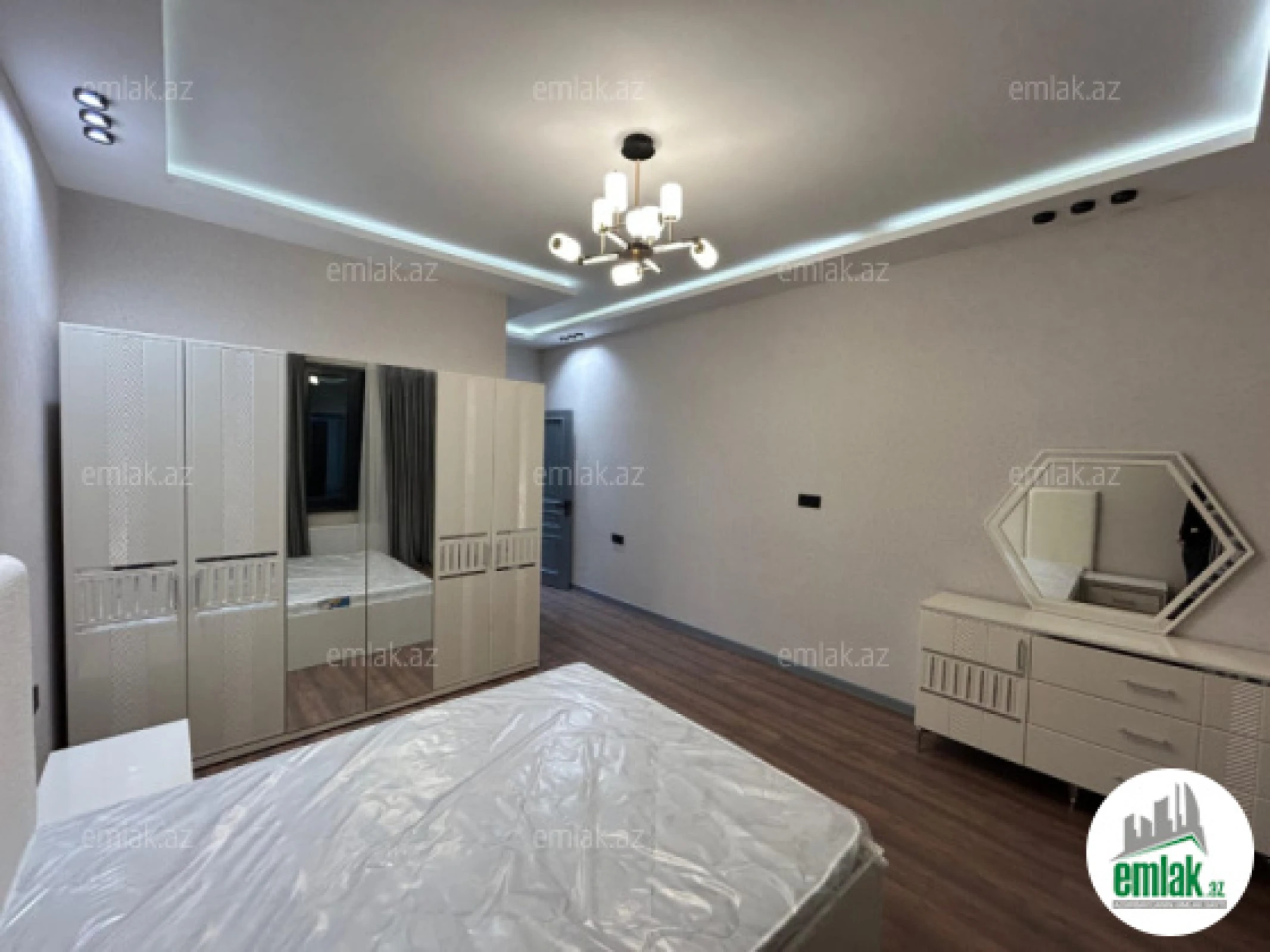 Satılır 5 otaqlı həyət evi 250 m²
