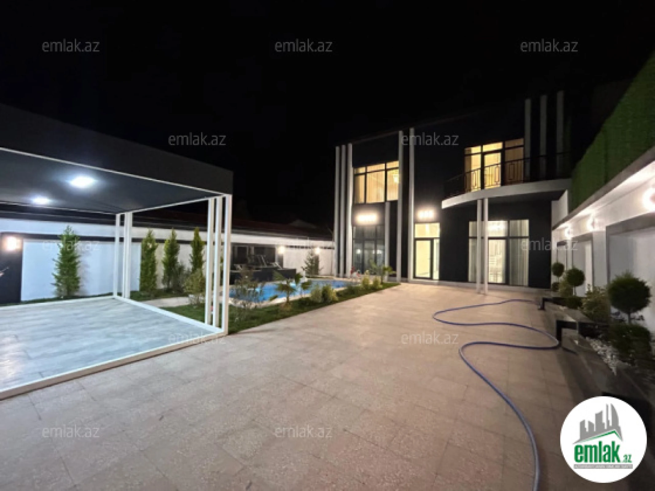 Satılır 5 otaqlı həyət evi 250 m²