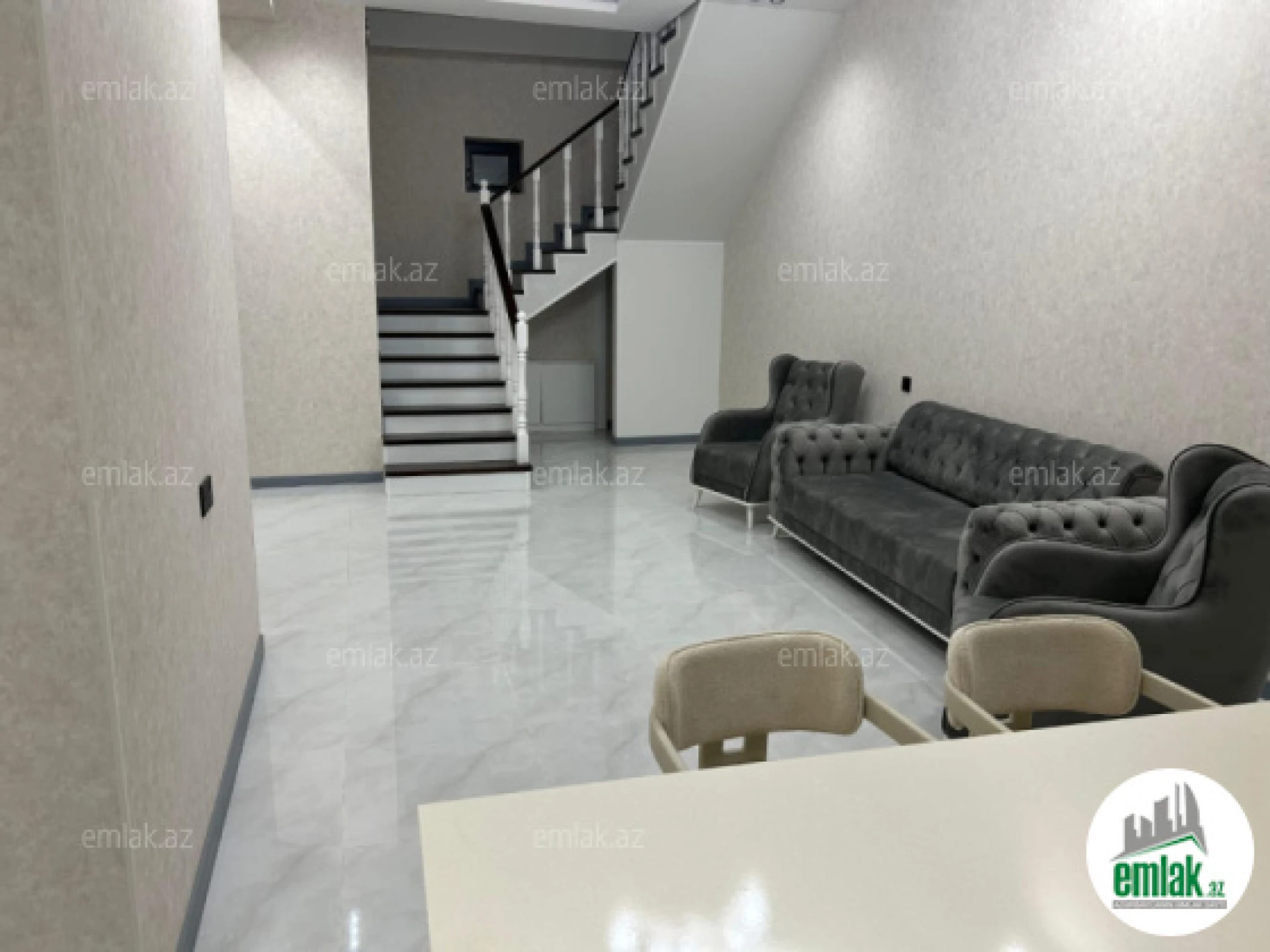 Satılır 5 otaqlı həyət evi 250 m²