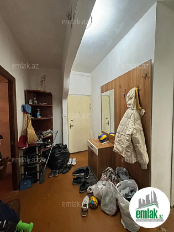 Satılır 5 otaqlı köhnə tikili 130 m²