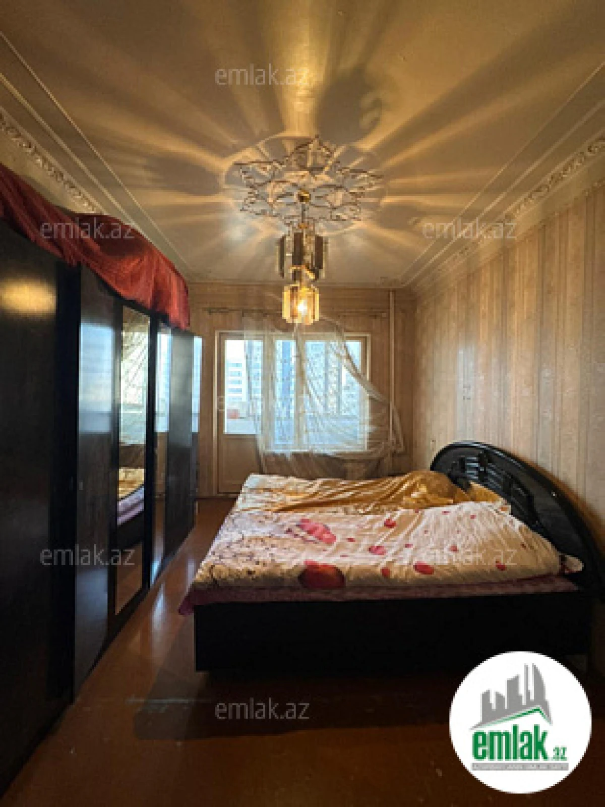 Satılır 5 otaqlı köhnə tikili 130 m²