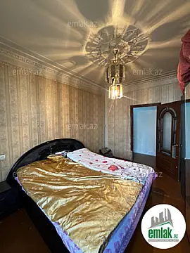 Satılır 5 otaqlı köhnə tikili 130 m²