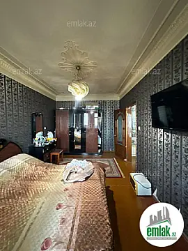 Satılır 5 otaqlı köhnə tikili 130 m²