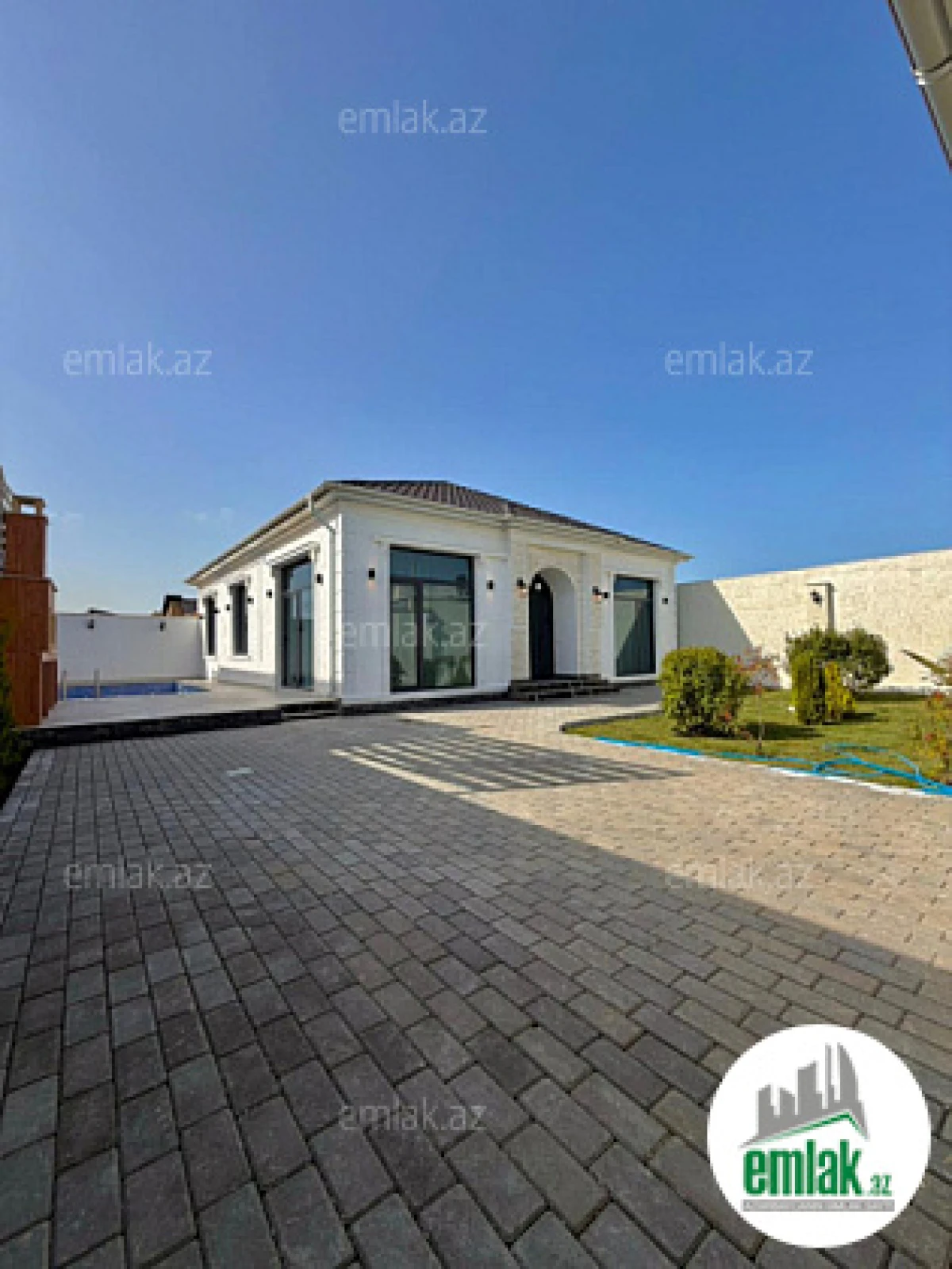 Satılır 4 otaqlı mənzil 150 m²
