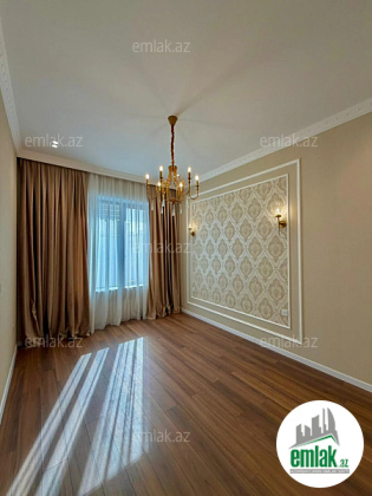Satılır 4 otaqlı mənzil 150 m²