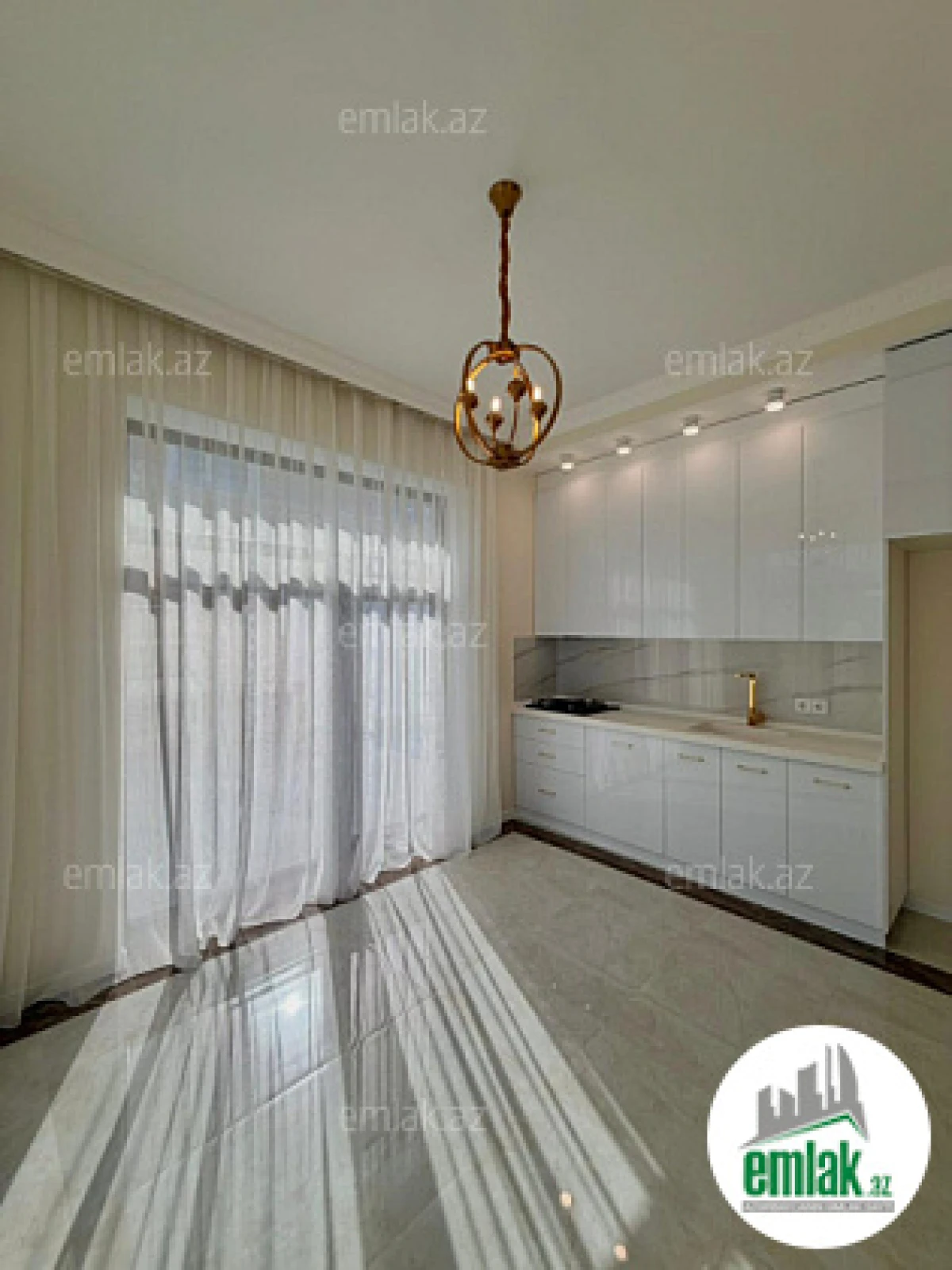 Satılır 4 otaqlı mənzil 150 m²