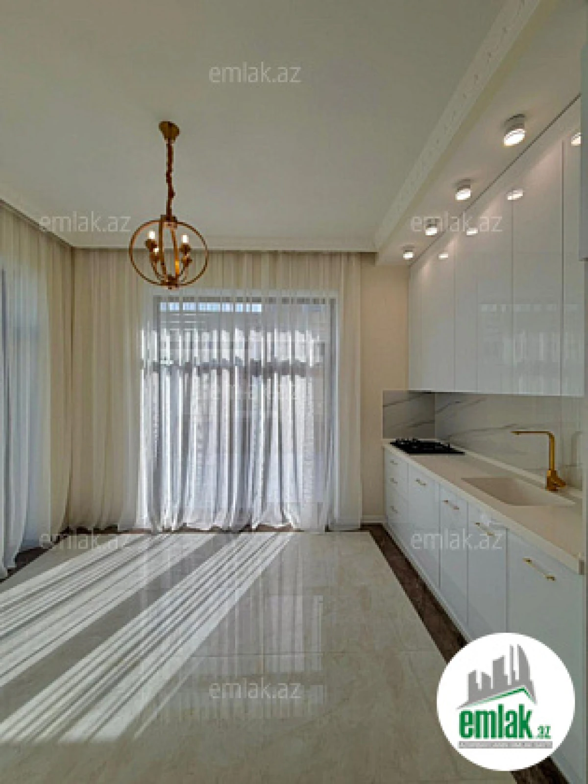 Satılır 4 otaqlı mənzil 150 m²