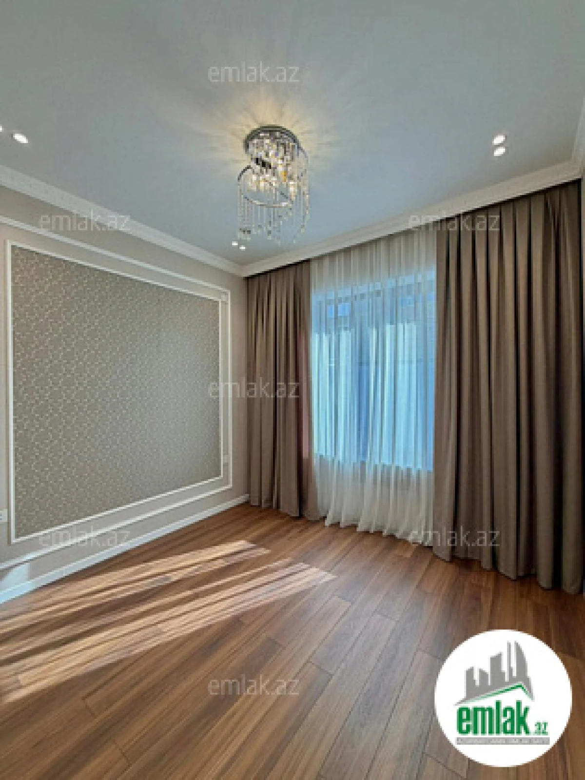 Satılır 4 otaqlı mənzil 150 m²