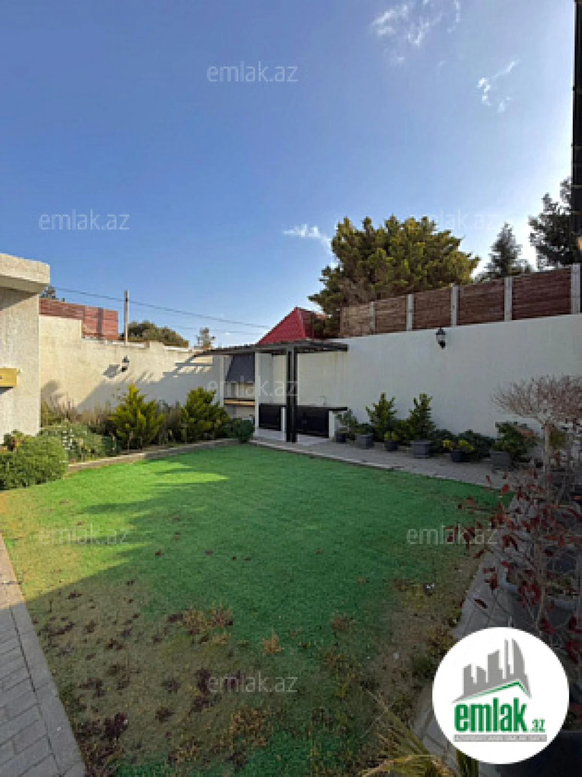 Satılır 4 otaqlı mənzil 160 m²