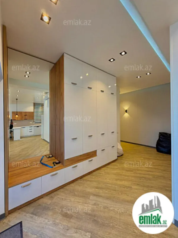 Satılır 4 otaqlı mənzil 160 m²