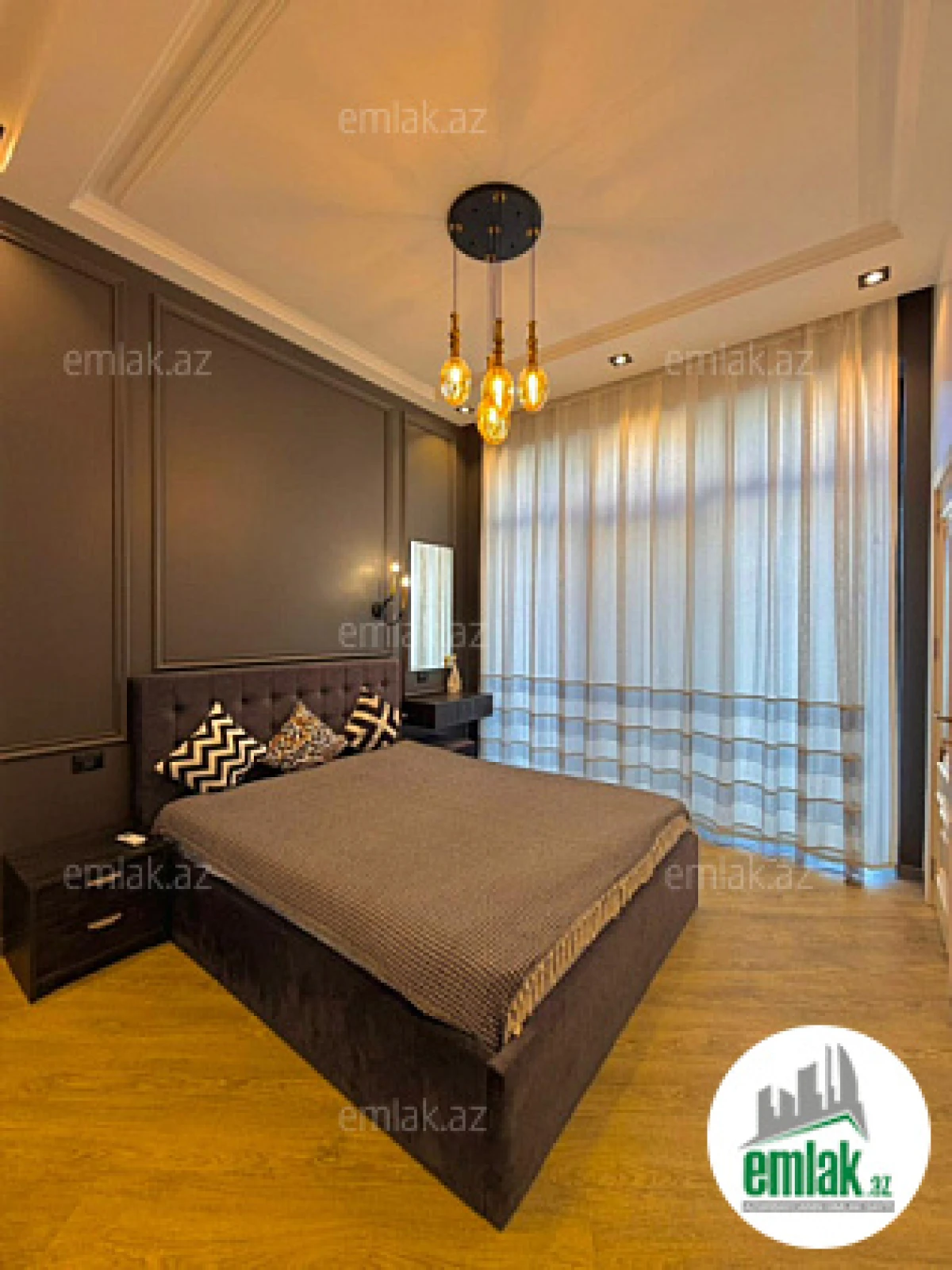 Satılır 4 otaqlı mənzil 160 m²