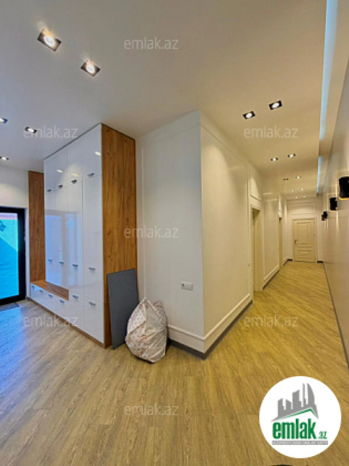 Satılır 4 otaqlı mənzil 160 m²
