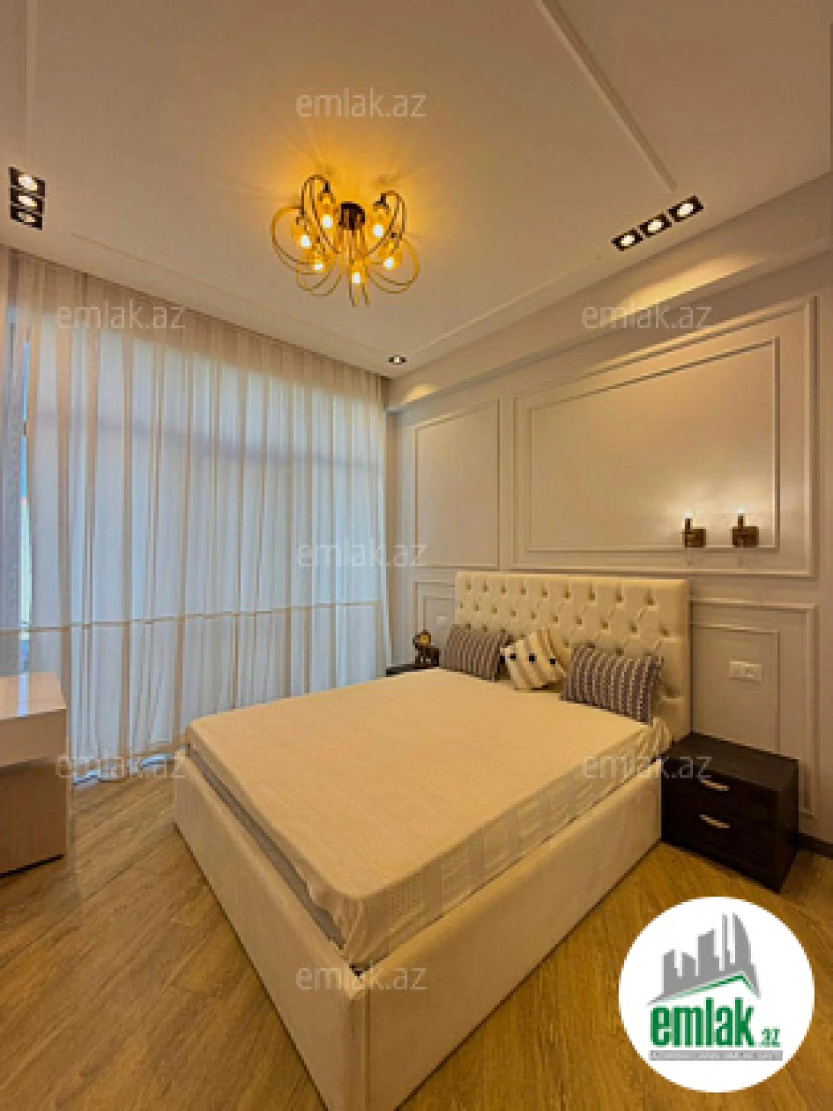 Satılır 4 otaqlı mənzil 160 m²