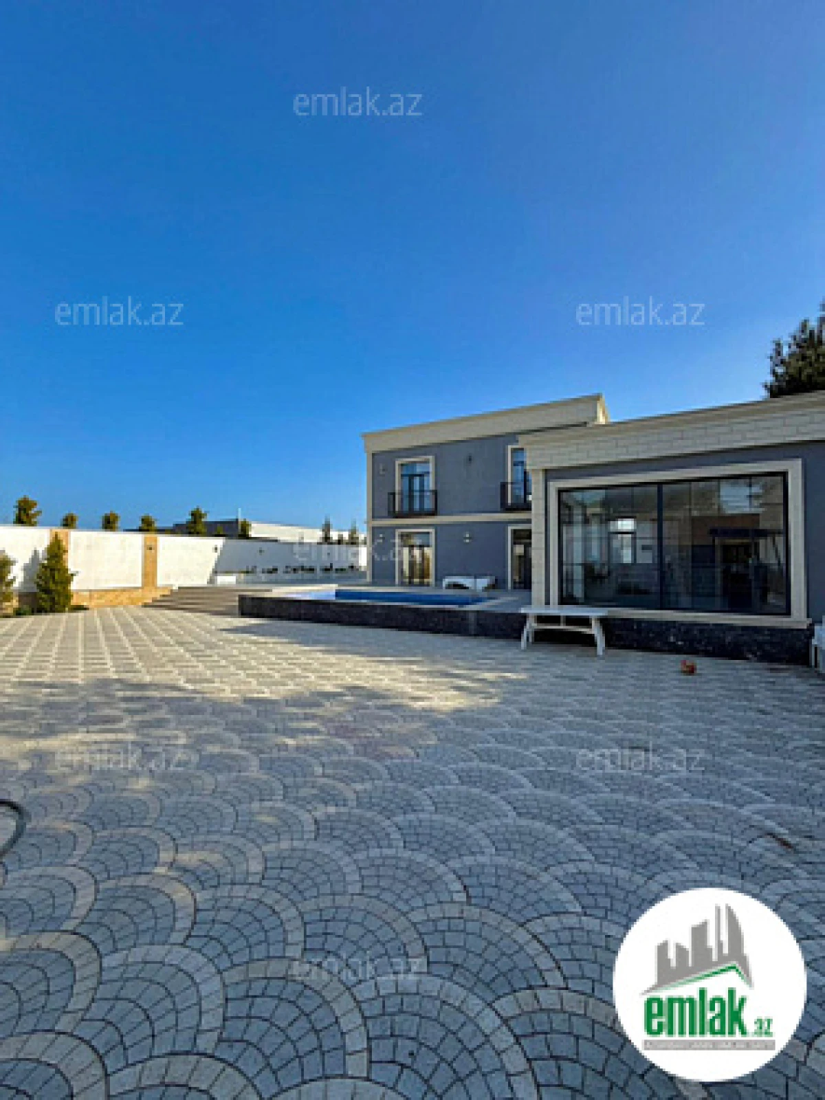 Satılır 6 otaqlı mənzil 220 m²