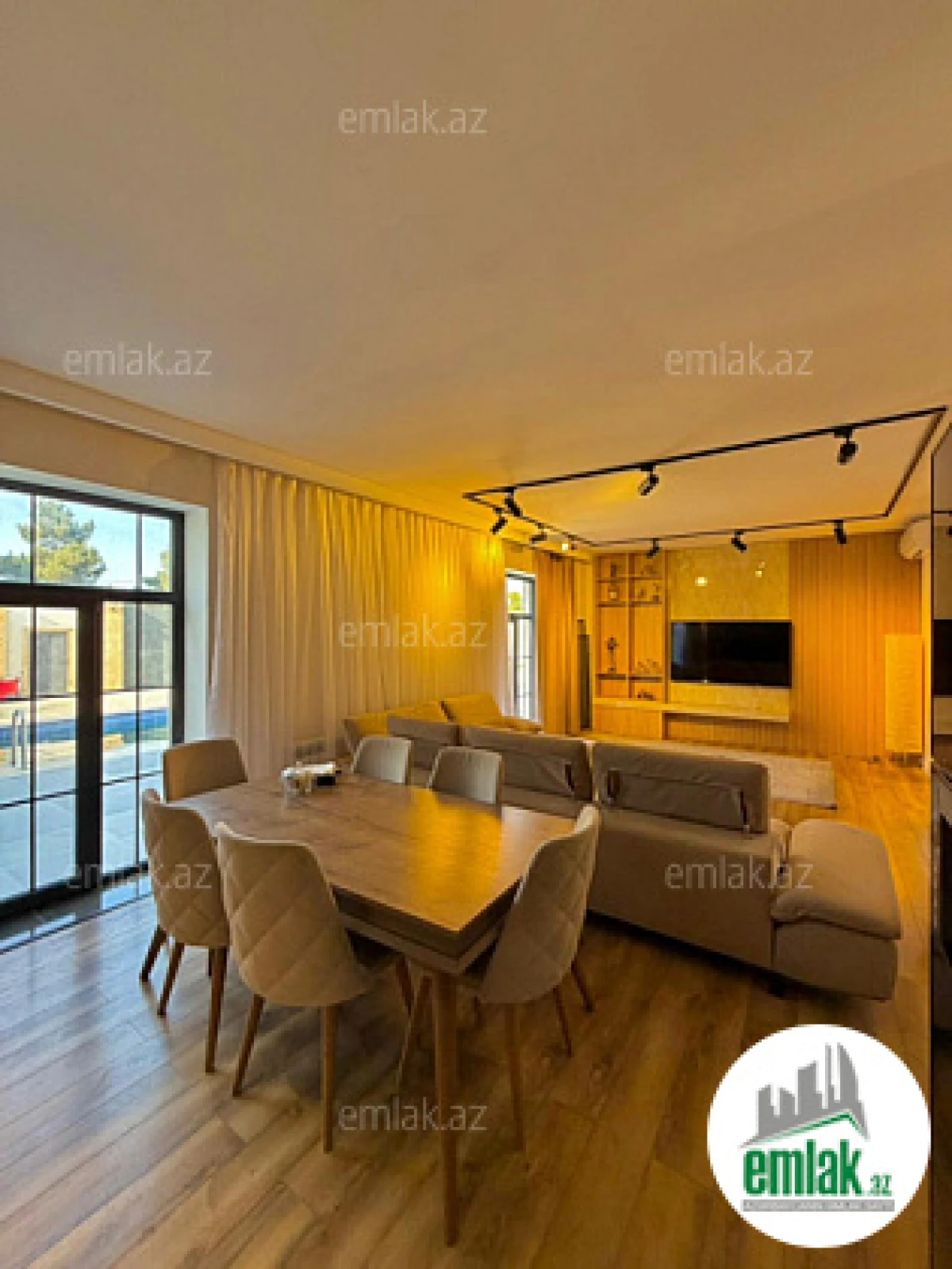 Satılır 6 otaqlı mənzil 220 m²