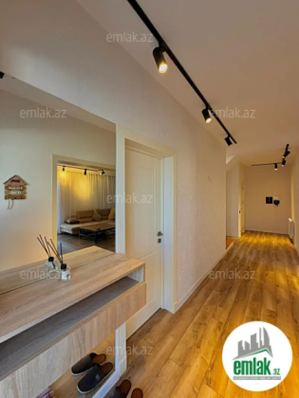 Satılır 6 otaqlı mənzil 220 m²