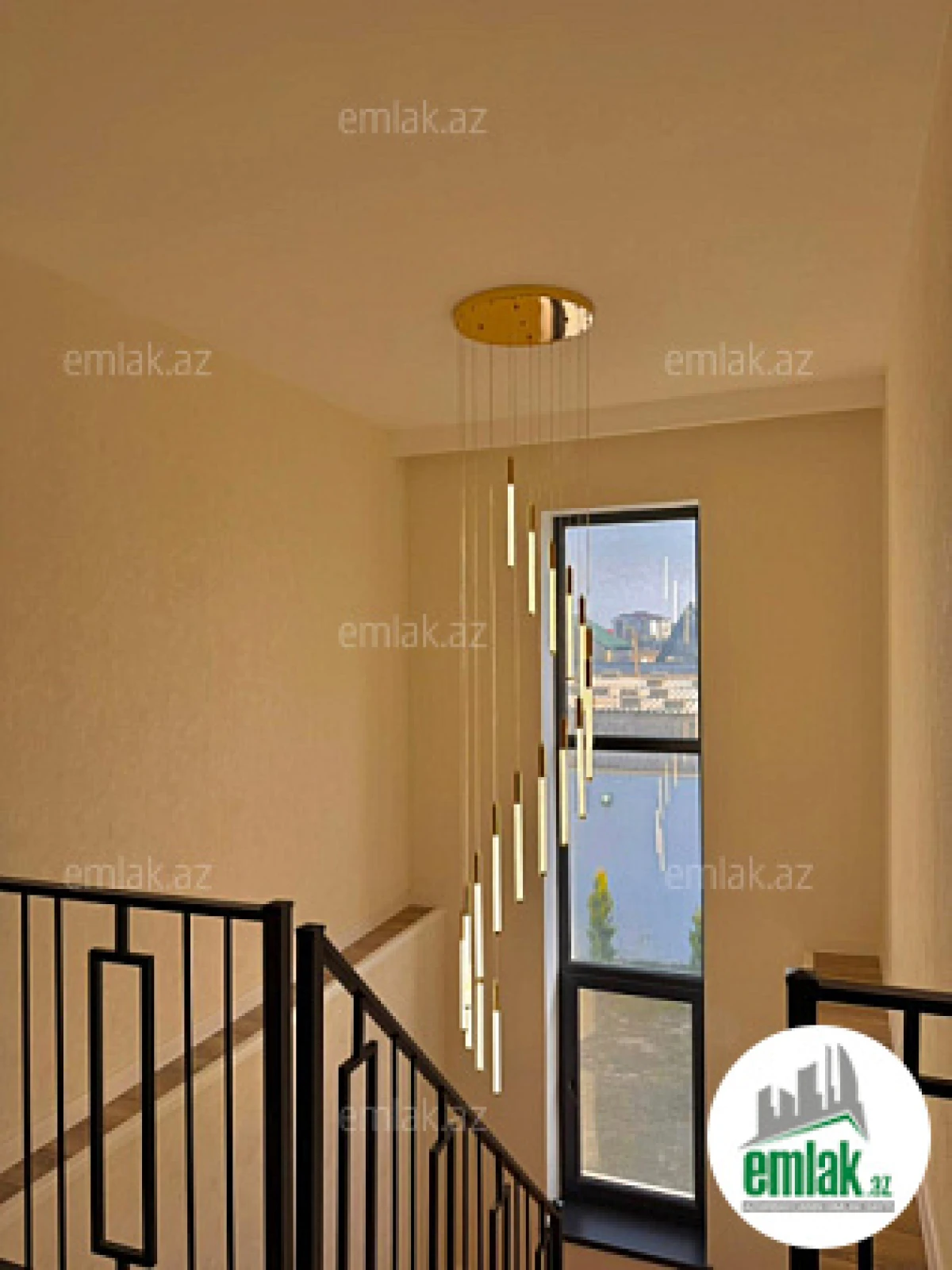 Satılır 6 otaqlı mənzil 220 m²