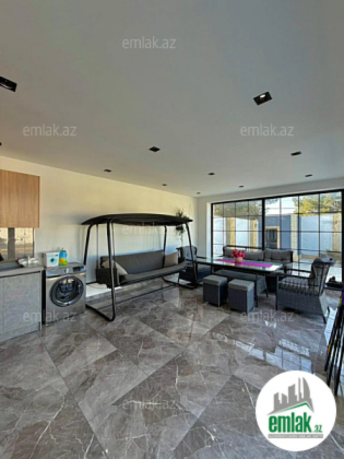 Satılır 6 otaqlı mənzil 220 m²