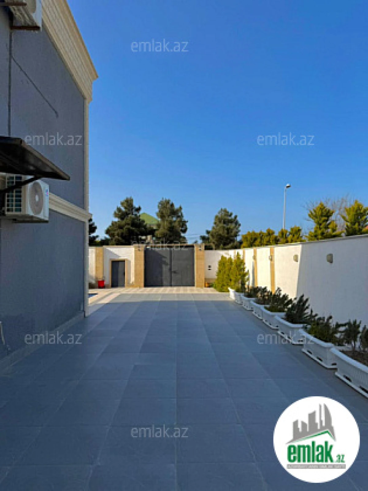 Satılır 6 otaqlı mənzil 220 m²