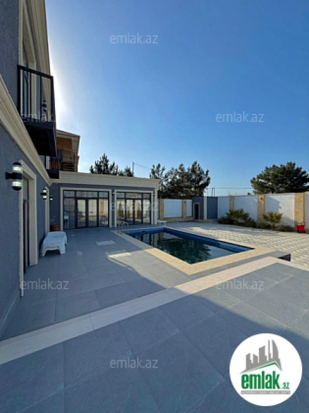 Satılır 6 otaqlı mənzil 220 m²