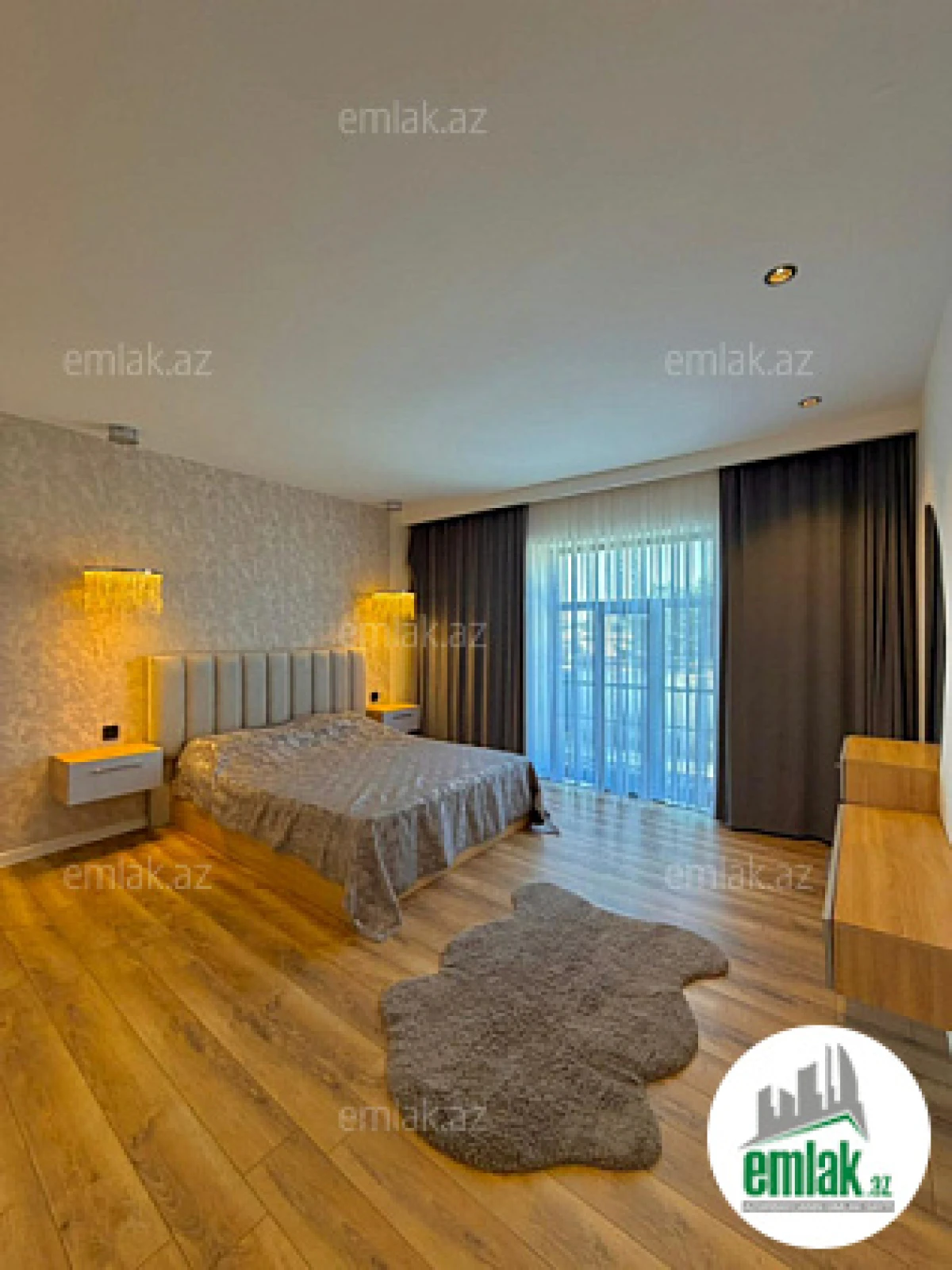 Satılır 6 otaqlı mənzil 220 m²