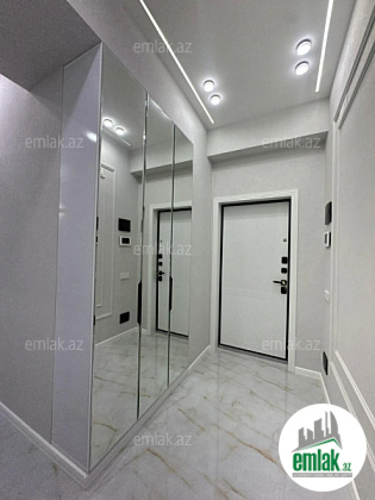 Satılır 2 otaqlı yeni tikili 70 m²