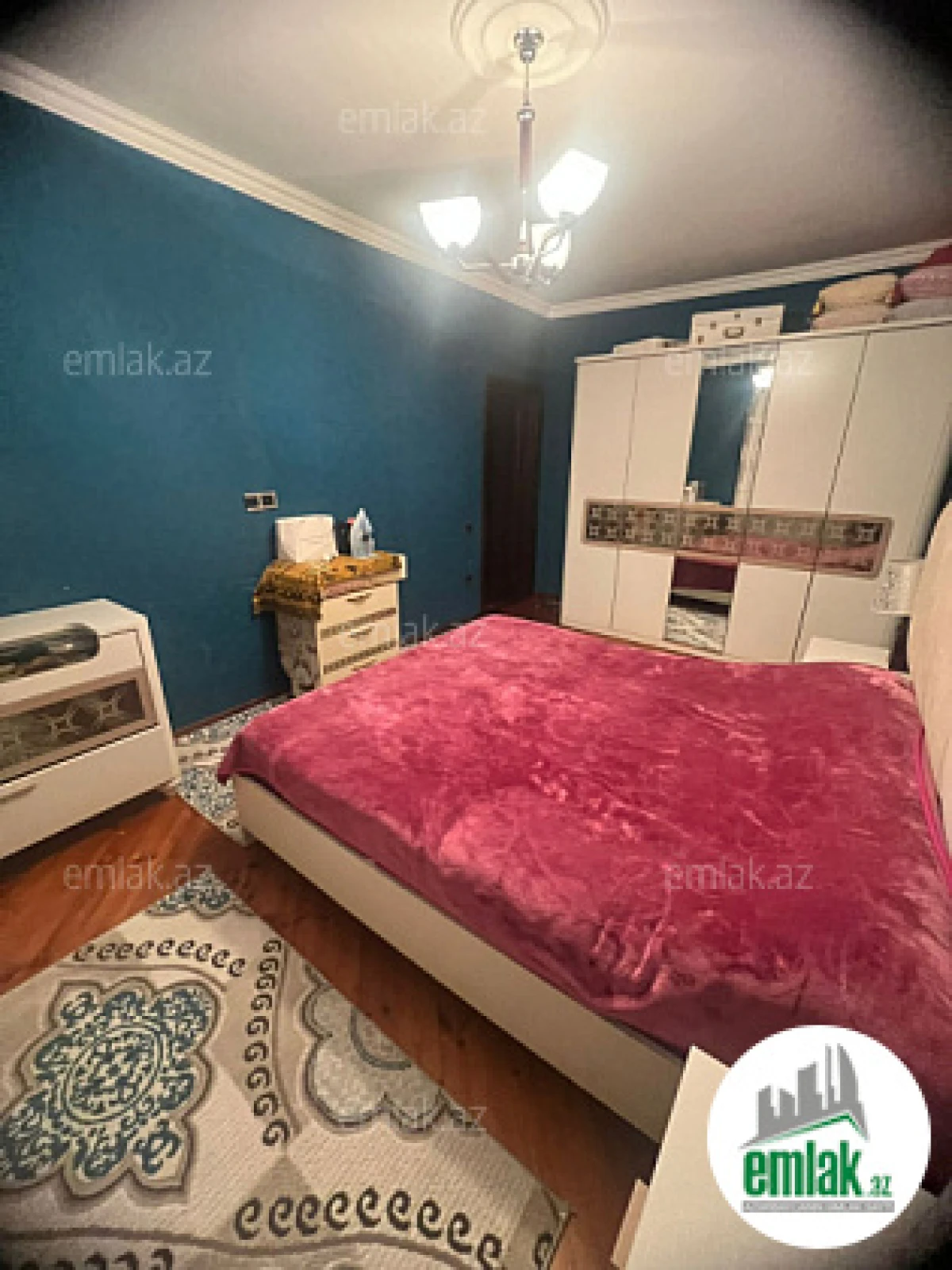 Satılır 4 otaqlı köhnə tikili 105 m²