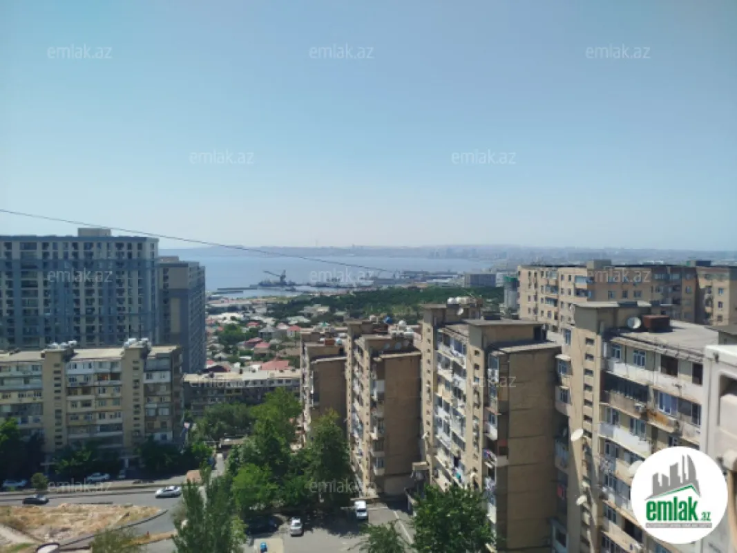 Satılır 4 otaqlı köhnə tikili 105 m²
