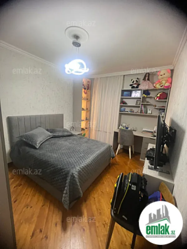 Satılır 4 otaqlı köhnə tikili 105 m²