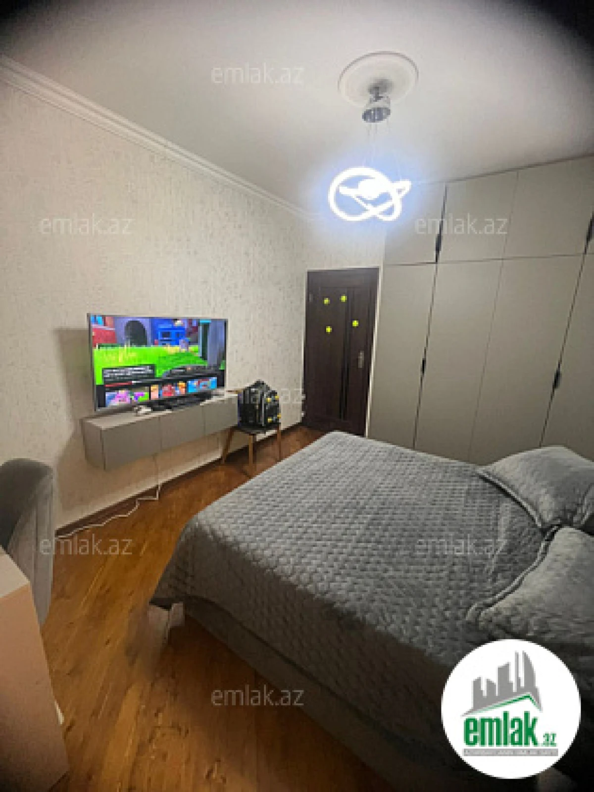 Satılır 4 otaqlı köhnə tikili 105 m²