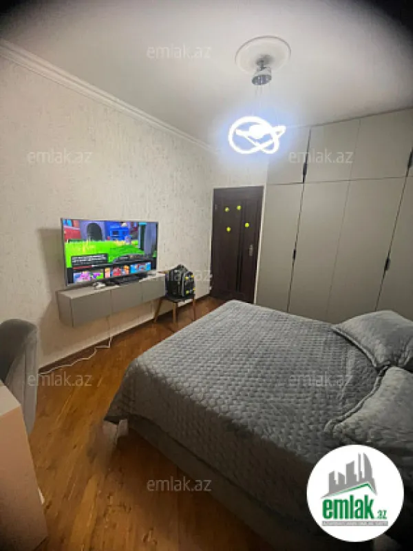 Satılır 4 otaqlı köhnə tikili 105 m²